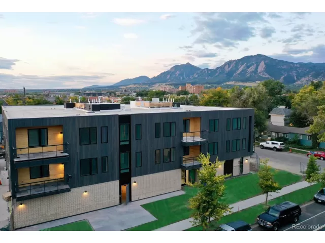 MLS: 8453472 Condo For Sale