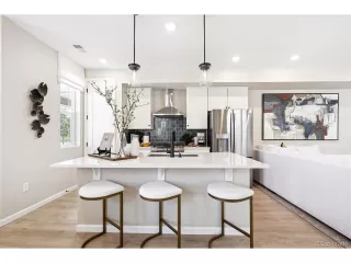 Photo #5: 8520333 Listing