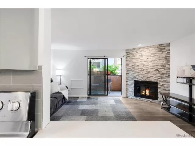 MLS: 8553595 Condo For Sale