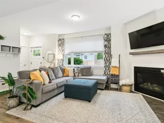 Photo #5: 8575999 Listing