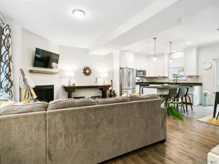 Photo #6: 8575999 Listing