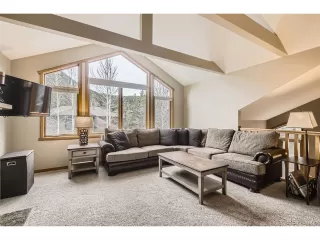 Photo #5: 8764898 Listing