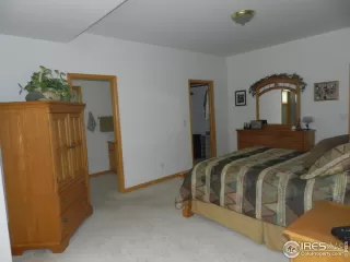 Photo #5: 884800 Listing