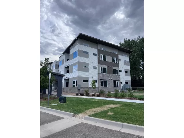 MLS: 8861976 Condo For Sale