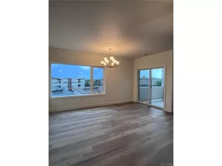 Photo #5: 8861976 Listing