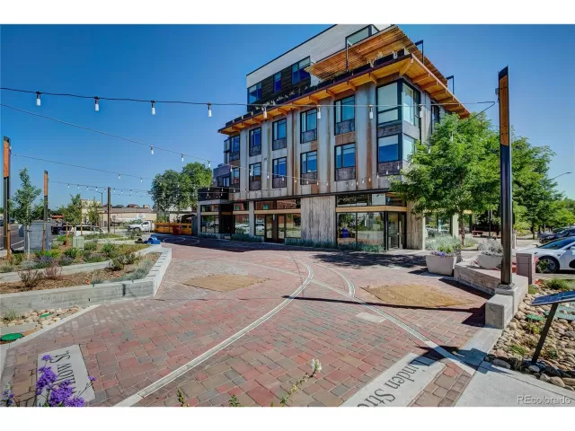 MLS: 8865517 Condo For Sale