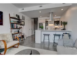 Photo #6: 8865517 Listing