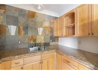 Photo #6: 8867646 Listing