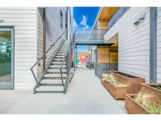 Photo #4: 8873705 Listing