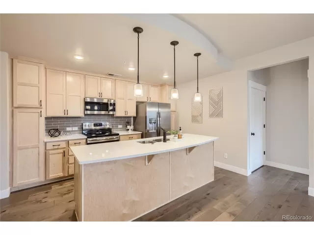 MLS: 8885123 Condo For Sale