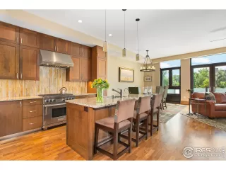 Photo #5: 888709 Listing