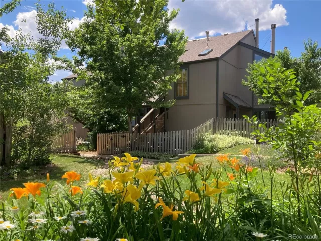 MLS: 8887561 Condo For Sale