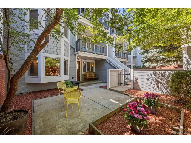 MLS: 8906485 Condo For Sale