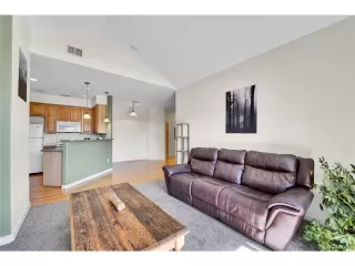 Photo #5: 8910508 Listing