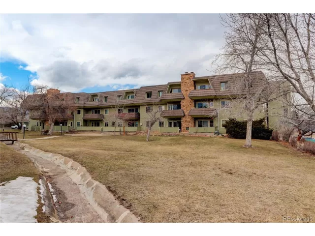 MLS: 8911406 Condo For Sale