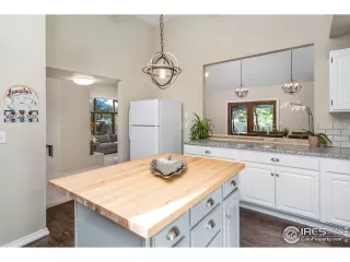 Photo #6: 891337 Listing