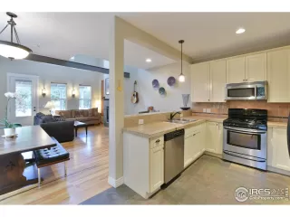 Photo #4: 891393 Listing