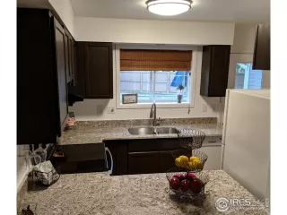 Photo #5: 892022 Listing