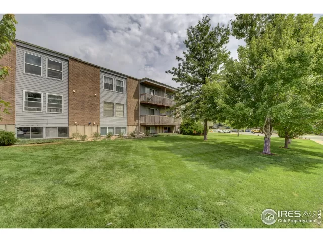 MLS: 892238 Condo For Sale