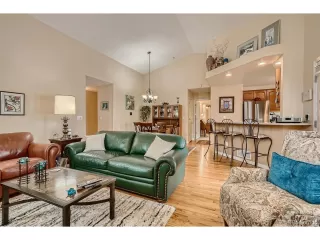 Photo #5: 8926193 Listing