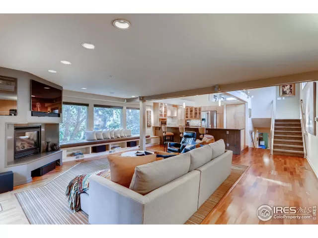 MLS: 893291 Condo For Sale