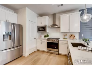 Photo #4: 893589 Listing