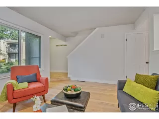 Photo #6: 894022 Listing