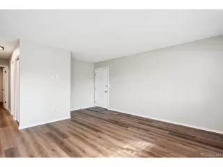 Photo #5: 8945968 Listing