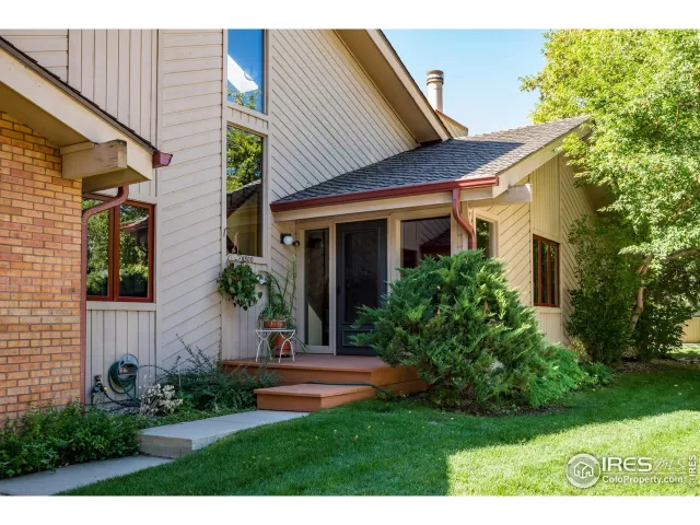 MLS: 894737 Condo For Sale