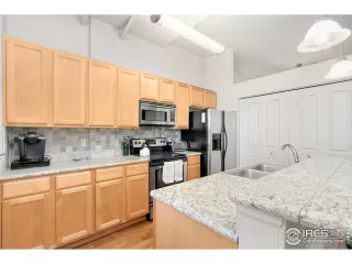 Photo #6: 895416 Listing