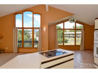 Photo #6: 896555 Listing