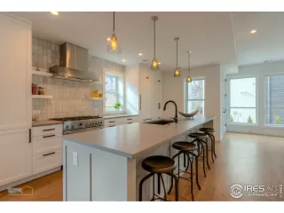 Photo #4: 896893 Listing