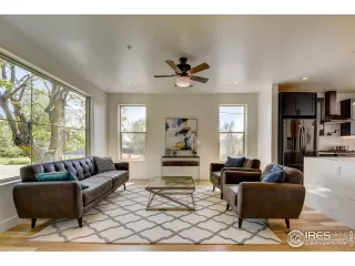 Photo #2: 896937 Listing