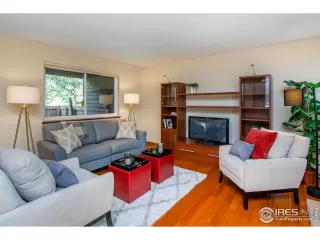 Photo #6: 896976 Listing