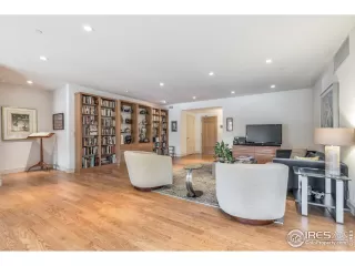 Photo #3: 897016 Listing