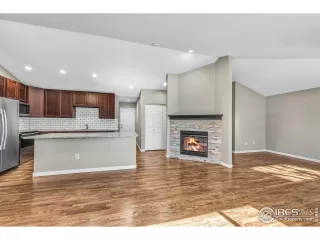 Photo #2: 898063 Listing