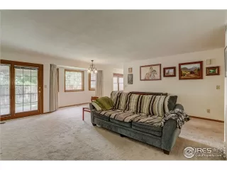 Photo #4: 898236 Listing