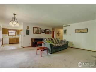 Photo #5: 898236 Listing