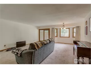 Photo #6: 898236 Listing