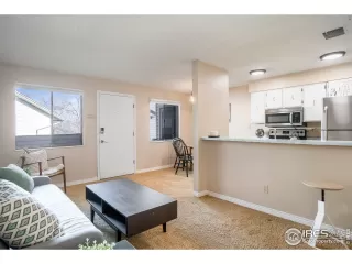 Photo #4: 898436 Listing