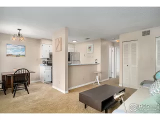 Photo #5: 898436 Listing