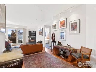 Photo #4: 898816 Listing