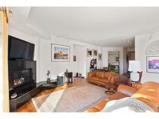 Photo #5: 898816 Listing