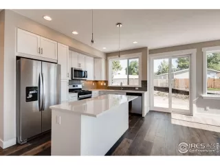 Photo #4: 898967 Listing