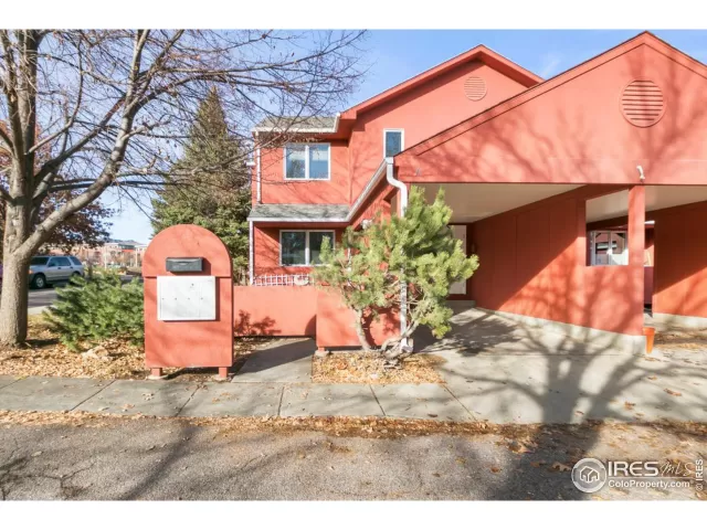 MLS: 899097 Condo For Sale