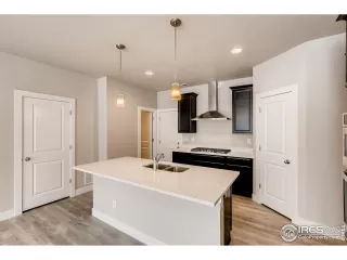 Photo #5: 899160 Listing