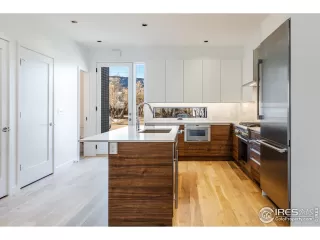 Photo #4: 899540 Listing