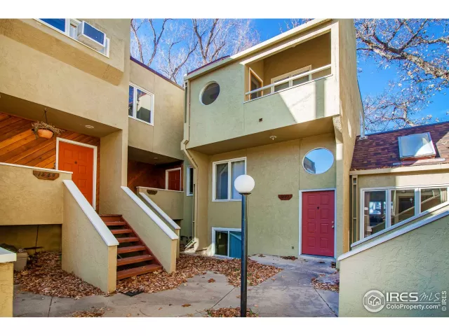 MLS: 899588 Condo For Sale