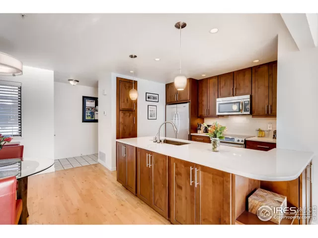 MLS: 899856 Condo For Sale