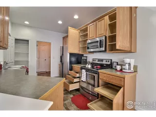 Photo #4: 899898 Listing